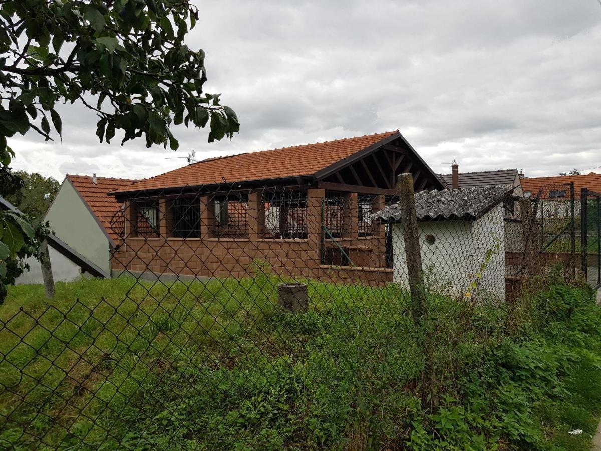 Sklep U Cejku Villa Mutenice Exterior photo